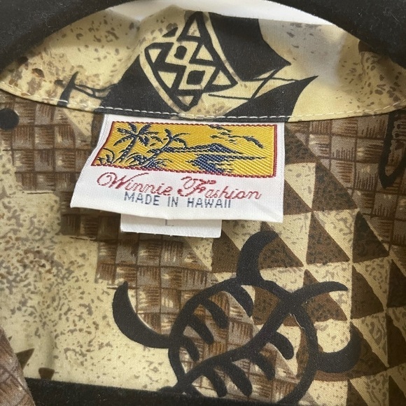 Winnie Fashion made in Hawaii shirt with coconut buttons, size large. - Picture 3 of 5